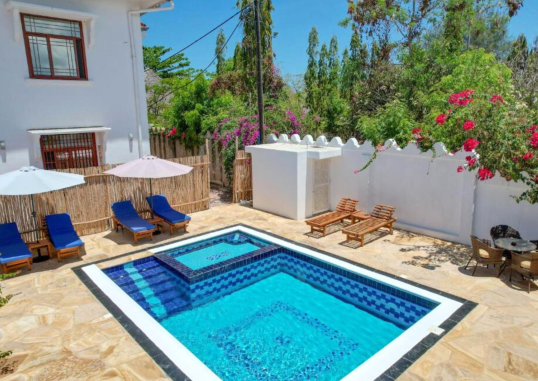 SUNNY PALMS BEACH BUNGALOWS 13