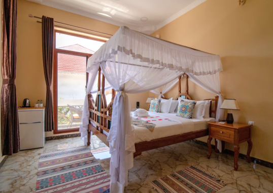 SUNNY PALMS BEACH BUNGALOWS 21