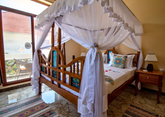 SUNNY PALMS BEACH BUNGALOWS 22