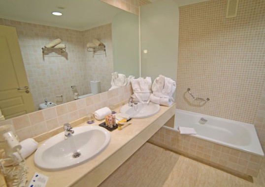 HOLIDAY WORLD RIWO HOTEL 33