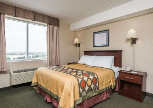 SUPER 8 BY WYNDHAM MISSISSAUGA 2