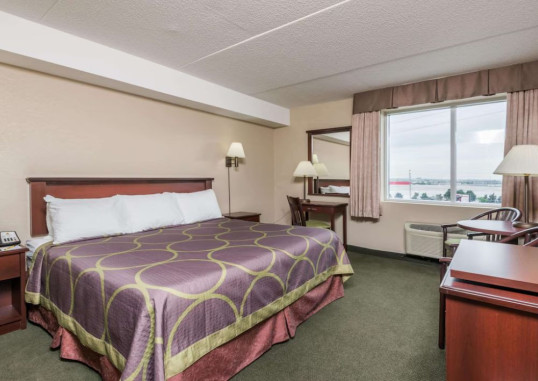 SUPER 8 BY WYNDHAM MISSISSAUGA 9