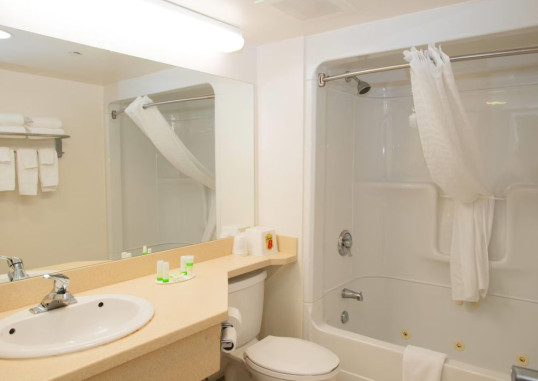SUPER 8 BY WYNDHAM MISSISSAUGA 13