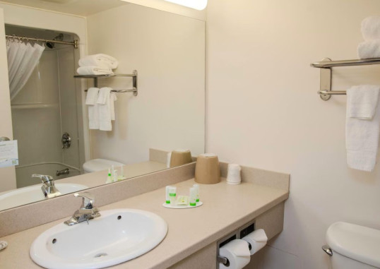 SUPER 8 BY WYNDHAM MISSISSAUGA 14