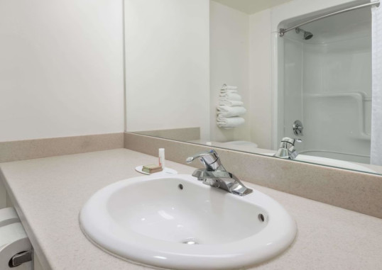 SUPER 8 BY WYNDHAM MISSISSAUGA 15