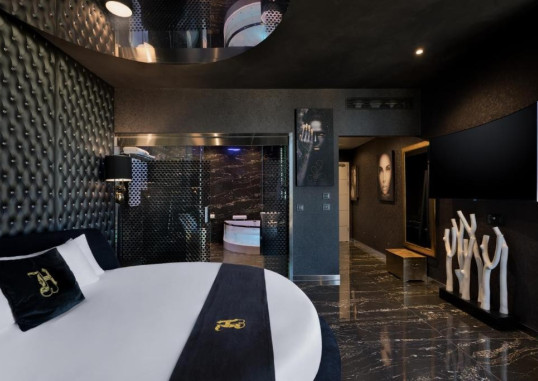 HUGO BOUTIQUE 11