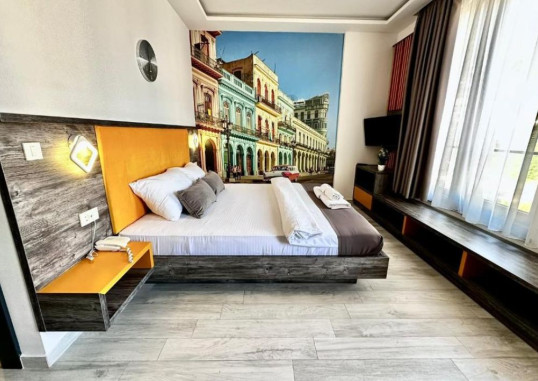 HOTEL DEL MEDIO 28