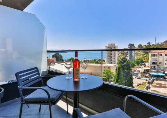 HOTEL DEL MEDIO 42