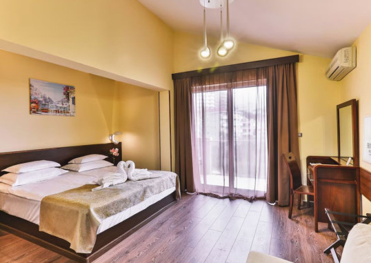 HOTEL PREMIER 24