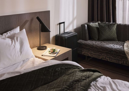 RYDGES WORLD SQUARE 3