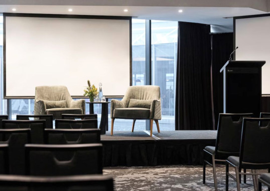 RYDGES WORLD SQUARE 13