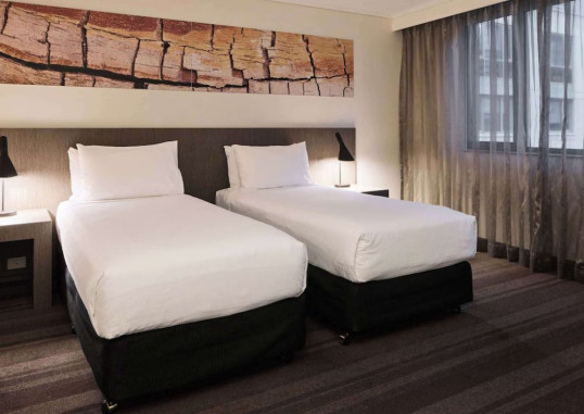 RYDGES WORLD SQUARE 15