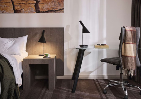 RYDGES WORLD SQUARE 23