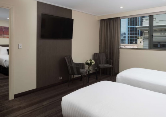 RYDGES WORLD SQUARE 25
