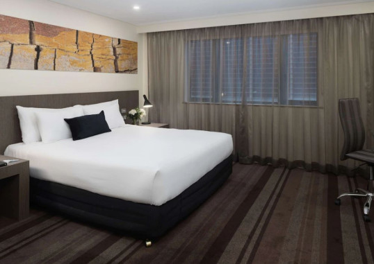RYDGES WORLD SQUARE 28