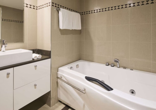 RYDGES WORLD SQUARE 29