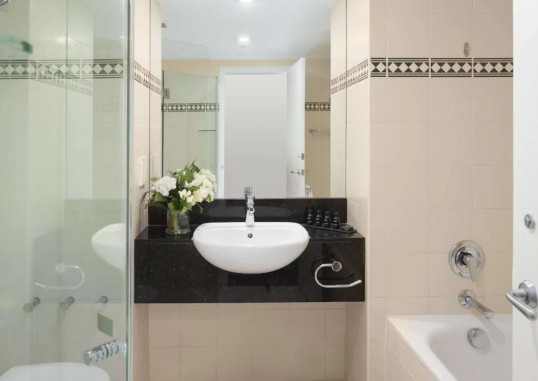 RYDGES WORLD SQUARE 31