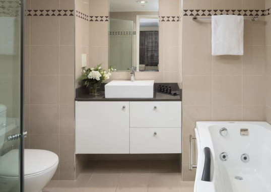 RYDGES WORLD SQUARE 33