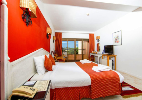 FLAMENCO BEACH 24