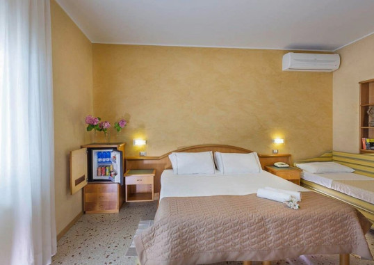 HOTEL MAJA 4