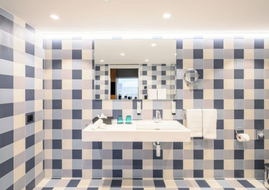 PLACID HOTEL ZURICH 43