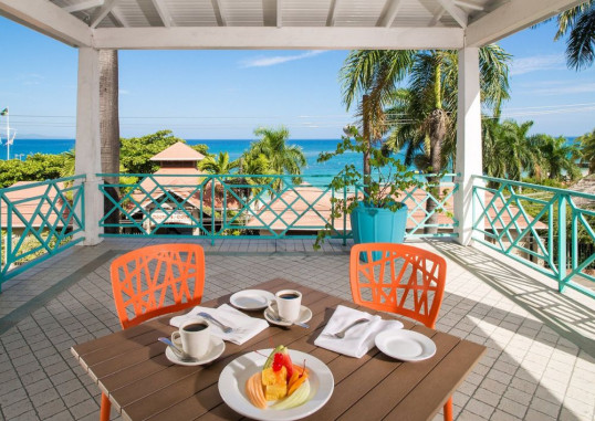 DEJA RESORT 2