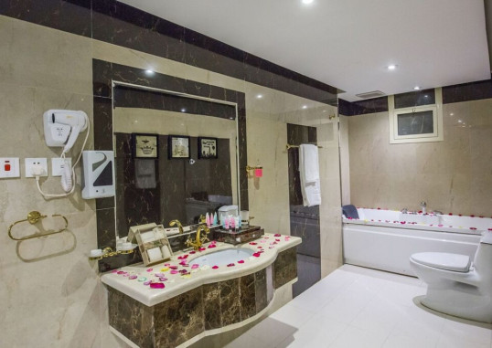 REST NIGHT HOTEL SUITES AL HAMRA 29