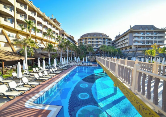 ROYAL DRAGON HOTEL 4