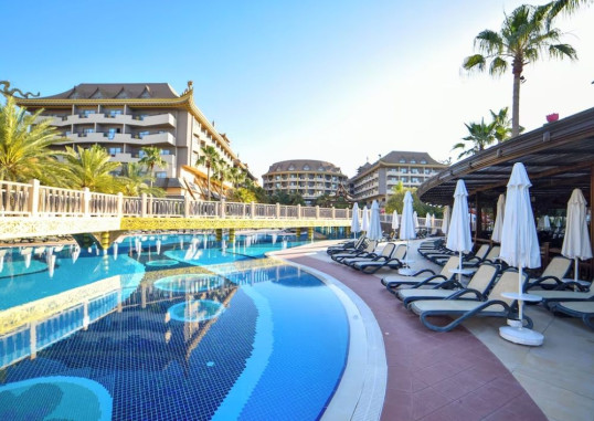 ROYAL DRAGON HOTEL 5