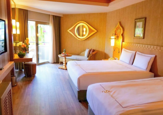 ROYAL DRAGON HOTEL 28