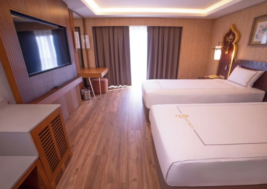 ROYAL DRAGON HOTEL 30