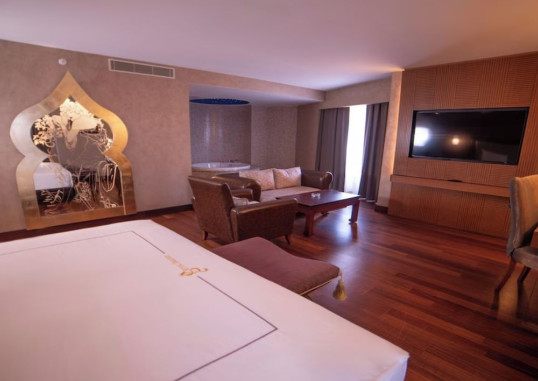 ROYAL DRAGON HOTEL 31
