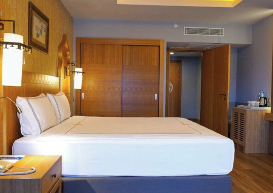 ROYAL DRAGON HOTEL 32