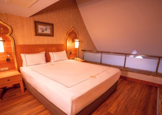 ROYAL DRAGON HOTEL 34