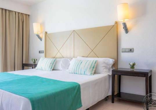 BLAU PUNTA REINA RESORT 6