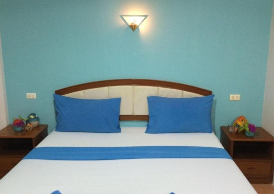 J. HOLIDAY INN 3