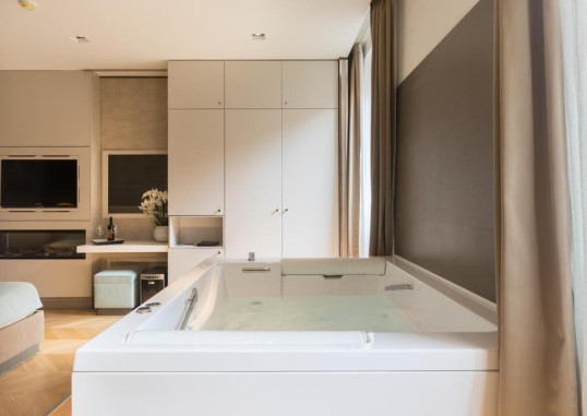 SAN CARLO SUITE 7