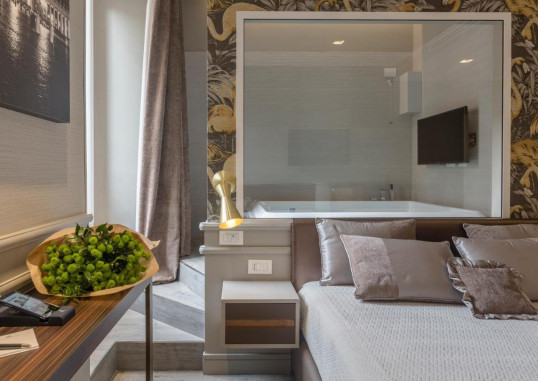 SAN CARLO SUITE 11