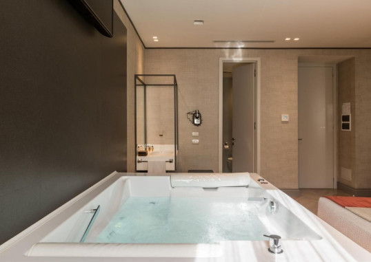 SAN CARLO SUITE 12