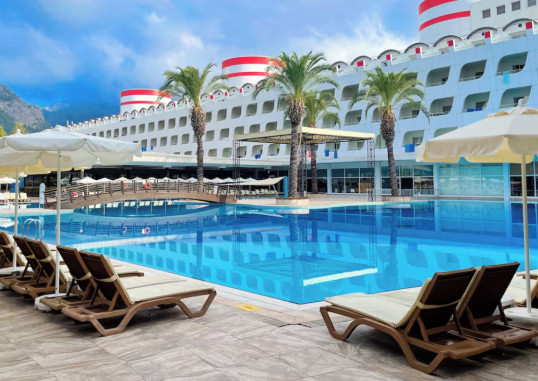 TRANSATLANTIK HOTEL & SPA 2