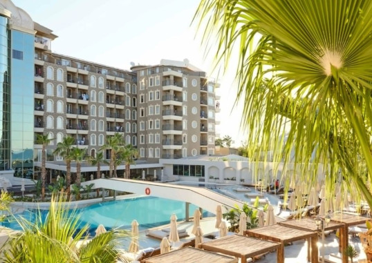 LAUR HOTEL EXPERIENCE & LAUR HOTELS ELEGANCE 1