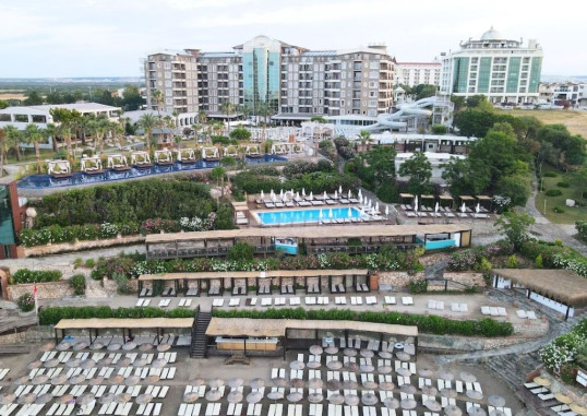 LAUR HOTEL EXPERIENCE & LAUR HOTELS ELEGANCE 4