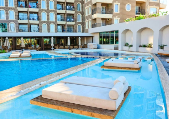 LAUR HOTEL EXPERIENCE & LAUR HOTELS ELEGANCE 9