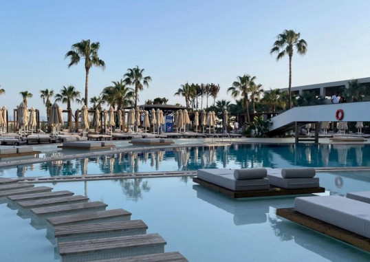 LAUR HOTEL EXPERIENCE & LAUR HOTELS ELEGANCE 11