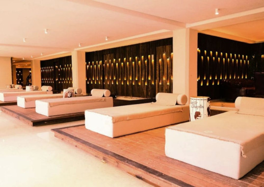 LAUR HOTEL EXPERIENCE & LAUR HOTELS ELEGANCE 44