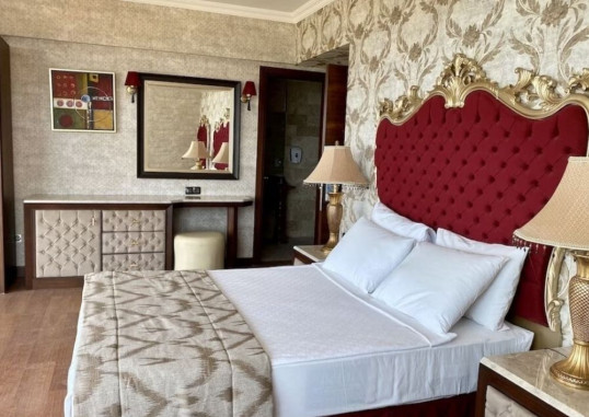 LAUR HOTEL EXPERIENCE & LAUR HOTELS ELEGANCE 48
