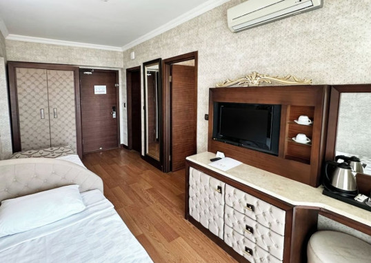 LAUR HOTEL EXPERIENCE & LAUR HOTELS ELEGANCE 49