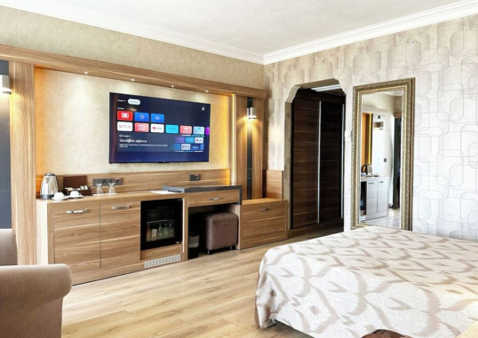 LAUR HOTEL EXPERIENCE & LAUR HOTELS ELEGANCE 51