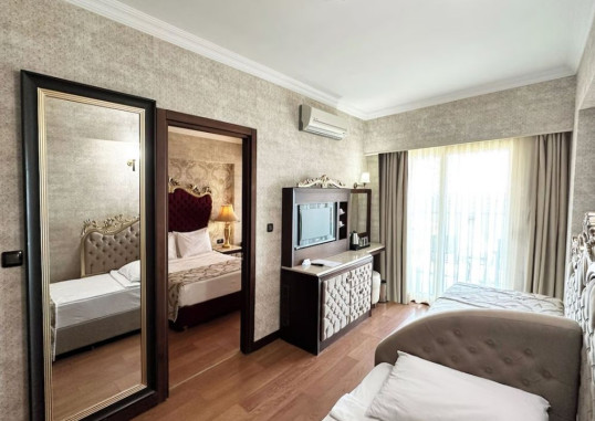LAUR HOTEL EXPERIENCE & LAUR HOTELS ELEGANCE 53