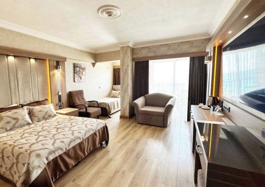 LAUR HOTEL EXPERIENCE & LAUR HOTELS ELEGANCE 56
